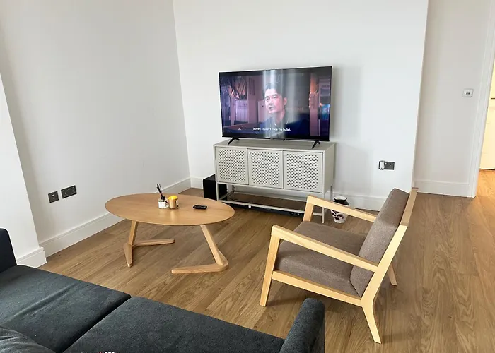 Birmingham - Cozy 2 Bed Apartment - Sleeps 4