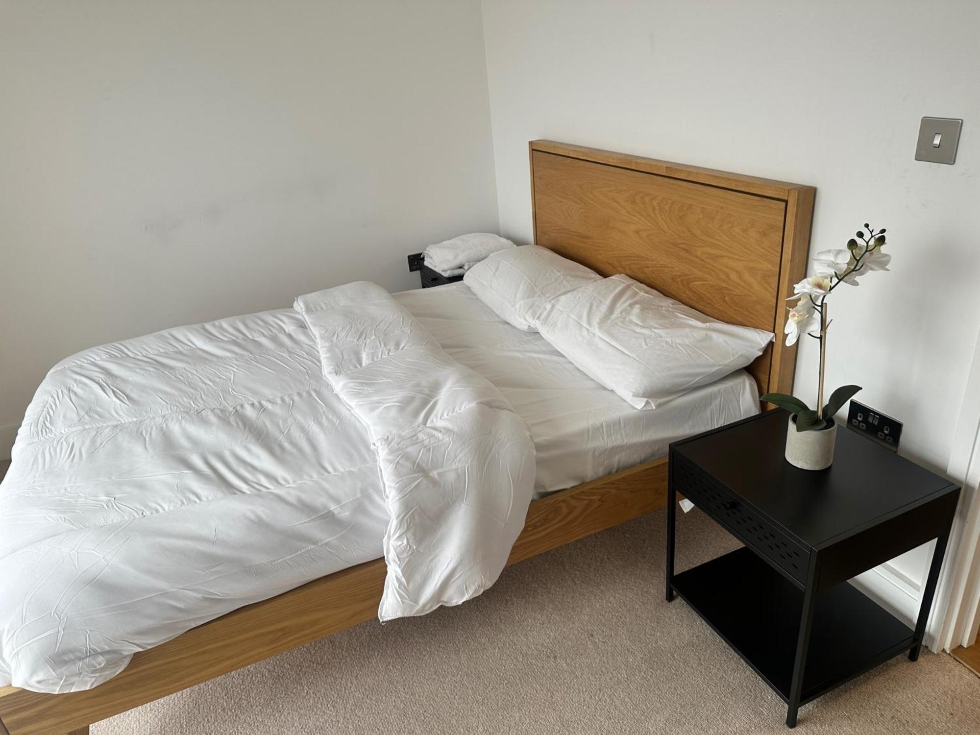 Apartment - Cozy 2 Bed - Sleeps 4 *